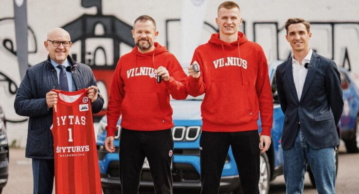 VILNIAUS „RYTO“ KOMANDA VAIRUOS NAUJUS „JEEP“ VISUREIGIUS