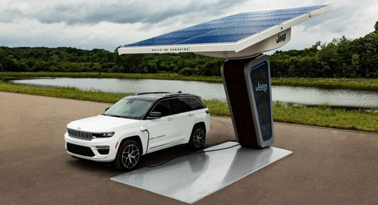 Pasaulyje pristatytas penktos kartos legendinis „Grand Cherokee” visureigis