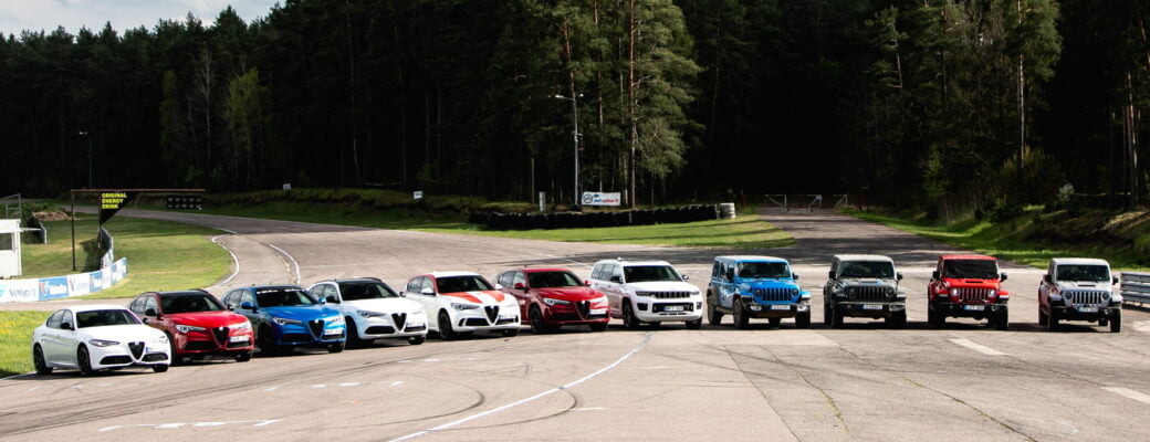 Naujasis „Jeep Grand Cherokee“ pirmiems pirkėjams pristatytas ekstremaliai